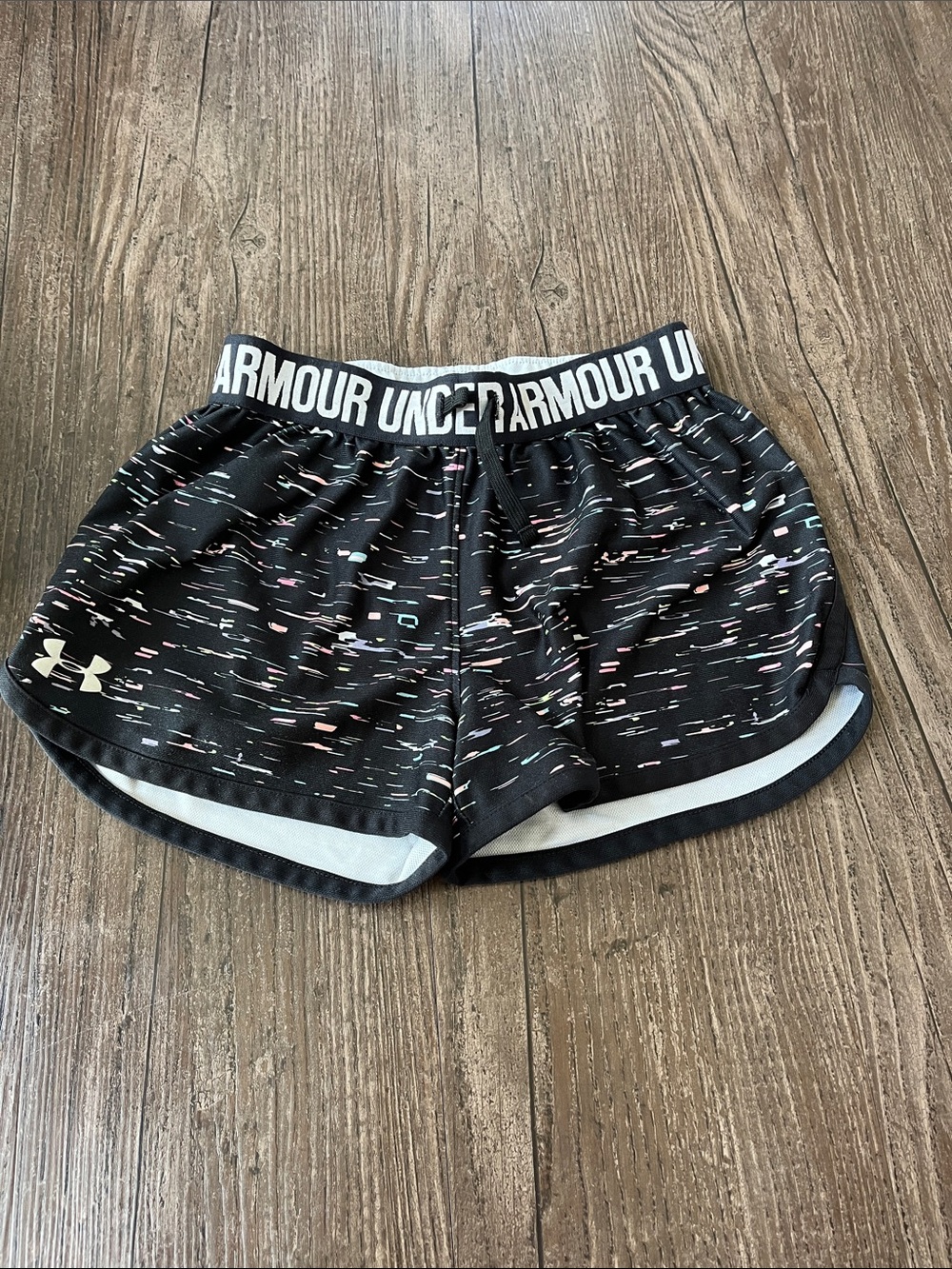 Under Armour Black Athletic Shorts with Multi-Color Speckle Size Youth Medium